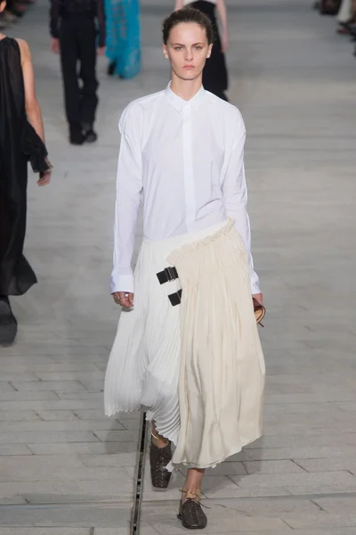 Look 27